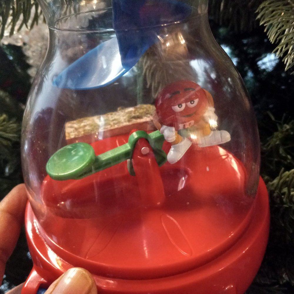 M&M World Fun Machine Candy Dispenser Green & Red - Picture 2 of 8